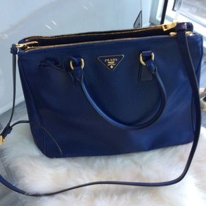 Prada bag with trap medium size. Blue color
